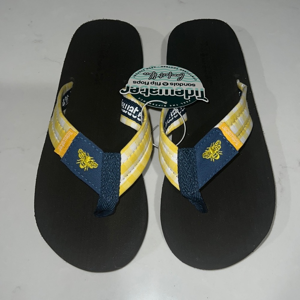NWT Tidewater Flip Flops